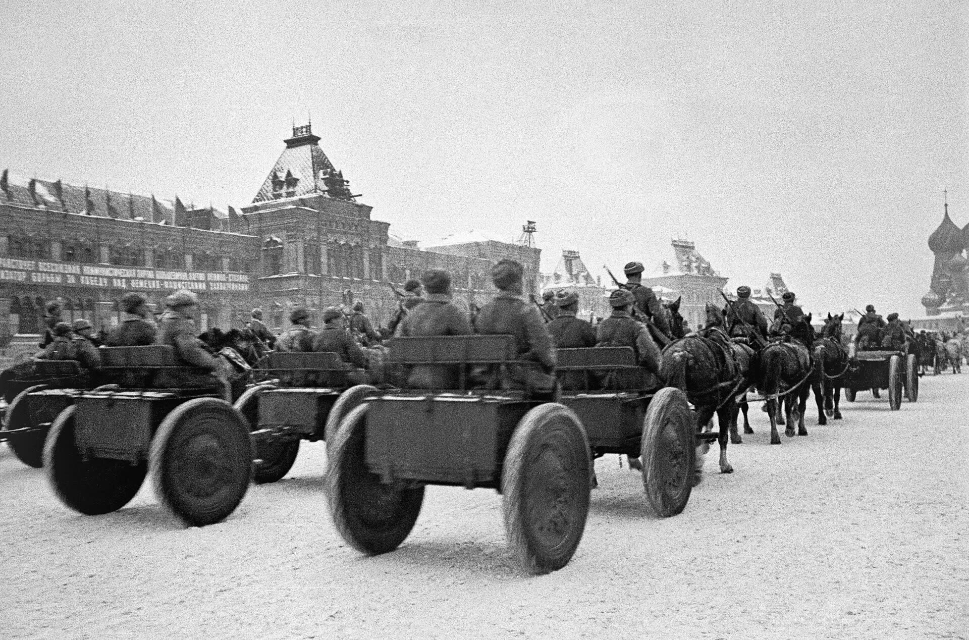 Парад на Красной площади 7 ноября 1941 года